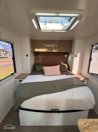 2025 Royal Flair PIAZZA image