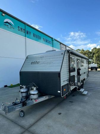 2016 Elite Luxury Caravan FAMILY image
