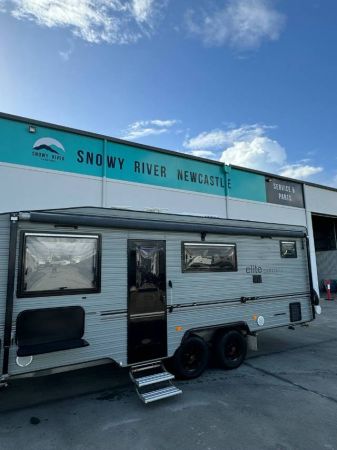 2016 Elite Luxury Caravan FAMILY image