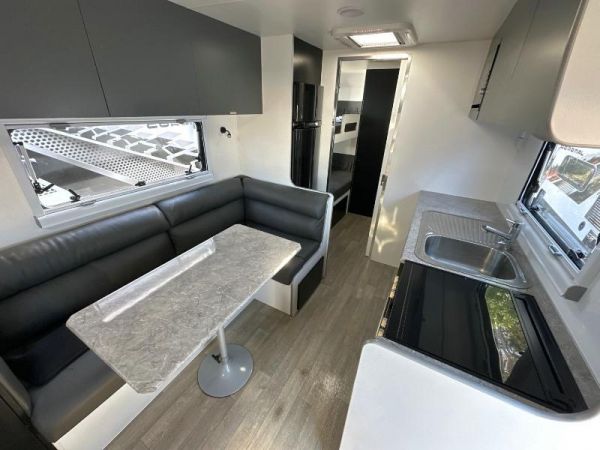 2021 Coromal Adventure Seeker 19'6 image