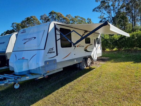 2019 Jayco Journey 22'6 Club Lounge Caravan image