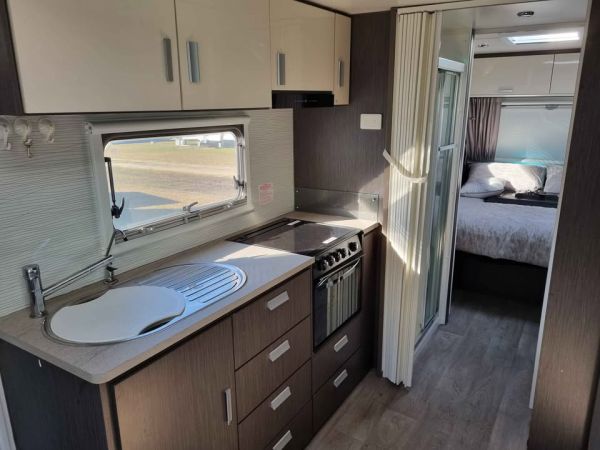 2019 Jayco Journey 22'6 Club Lounge Caravan image