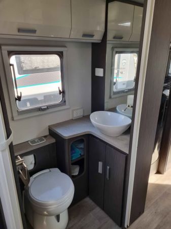 2019 Jayco Journey 22'6 Club Lounge Caravan image