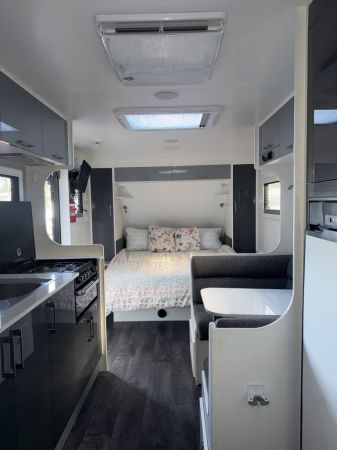 *** Reduced Price *** 2019 New Age Road Owl 18 BE Caravan image