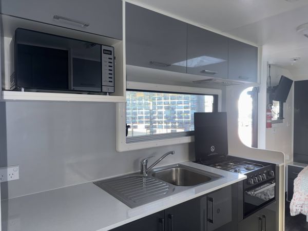 *** Reduced Price *** 2019 New Age Road Owl 18 BE Caravan image