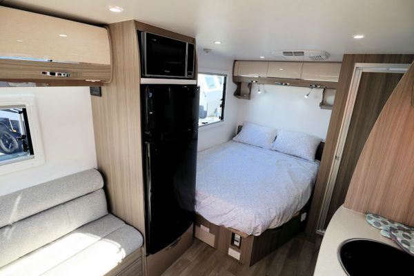 2025 Avan Aspire Caravan 499 image