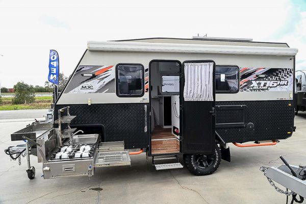 2022 Mdc Xt16Hr Island Caravan image
