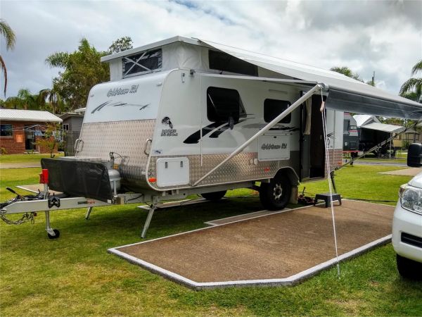 2017 GOLDSTREAM RV 1760 Panther Caravan image