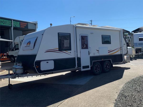 2014 Goldstar Sundowner RV Caravan image