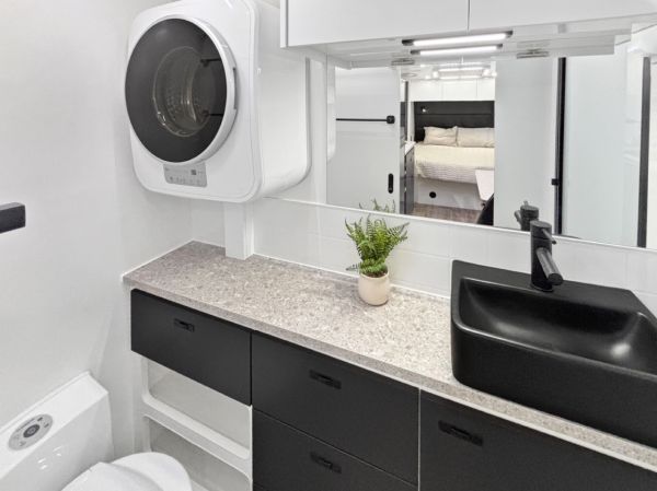 2025 Essential Caravans Outlander Caravan V1.0 - 17'4 image