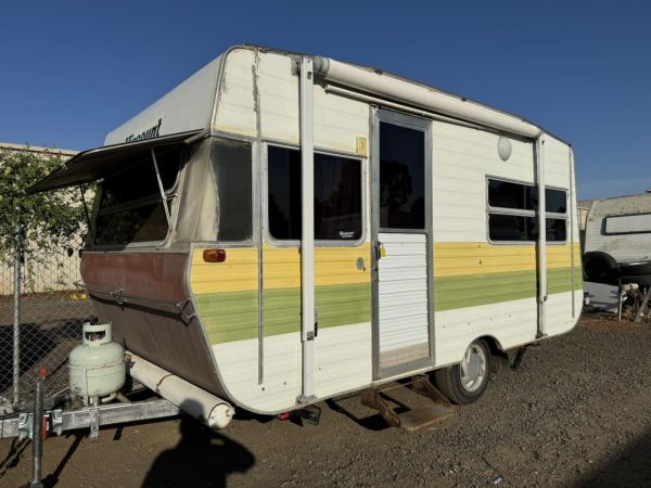1982 Viscount Caravan image