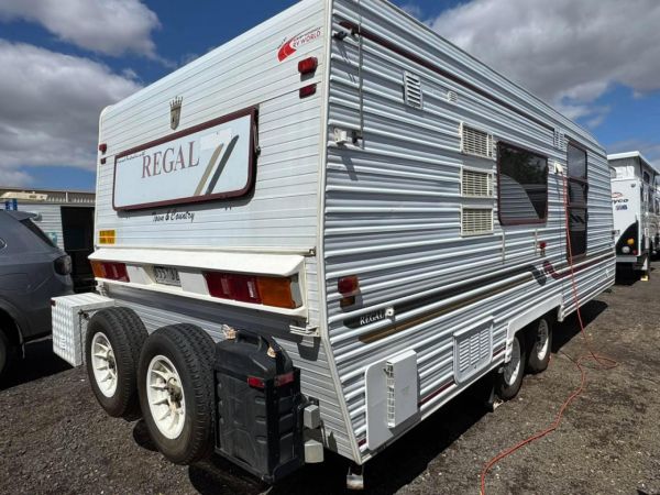 2000 Regal Town and Country  Caravan image