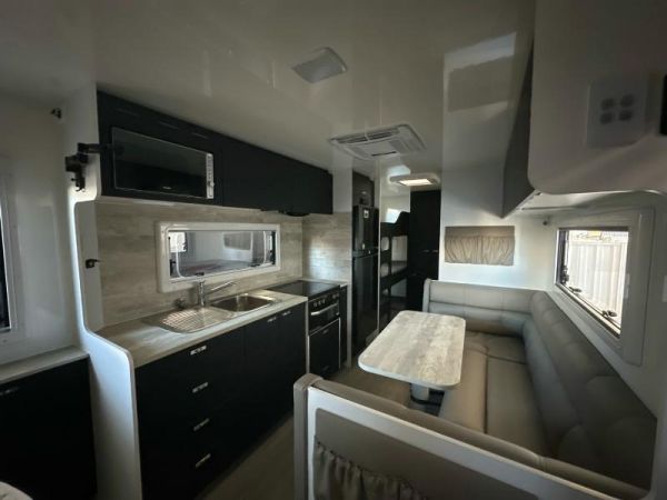 2023 Windsor Genesis 220Md 3 Bunk image