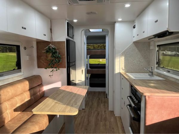 2025 Great Escape: XL 22.6 Escape – Semi Off Road  image