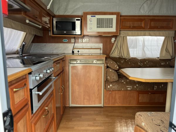 2007 Galaxy SOUTHERN CROSS Caravan image