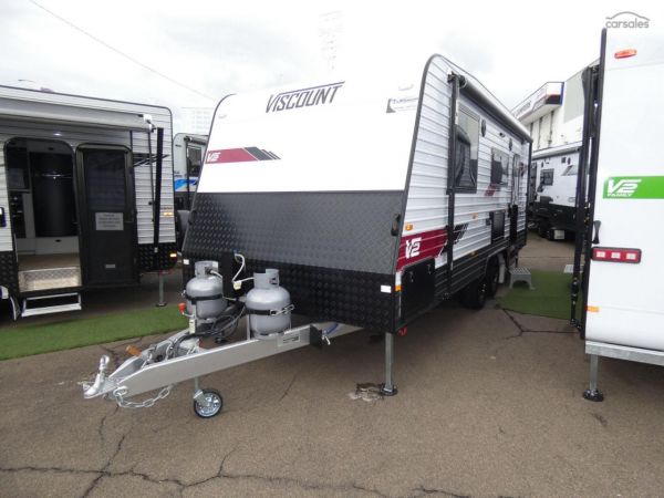 2025 Viscount V2 19'6 Rear Door image