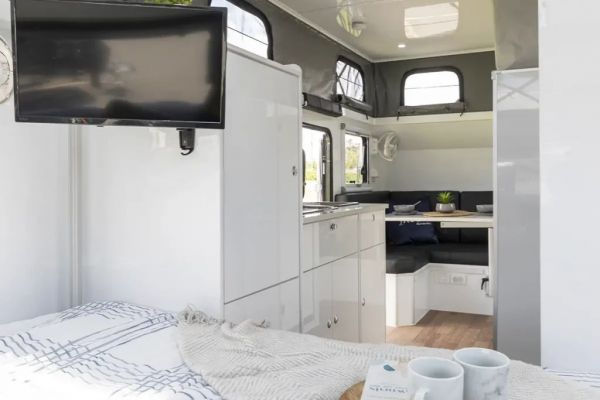 2024 MDC AUSRV XL15e MK2 Hybrid Caravan image