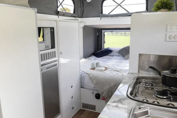 2024 MDC AUSRV XL15e MK2 Hybrid Caravan image