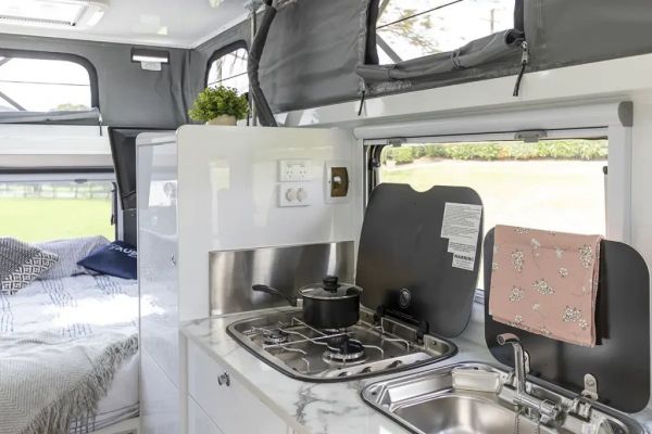 2024 MDC AUSRV XL15e MK2 Hybrid Caravan image