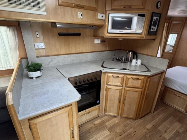 2005 Roma ELEGANCE Caravan image