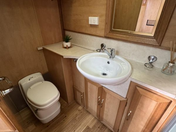 2005 Roma ELEGANCE Caravan image