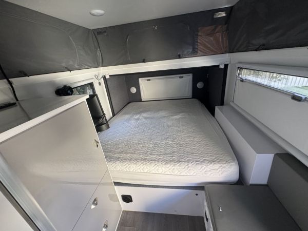 2023 Jawa Solera12 Hybrid Pop Top image