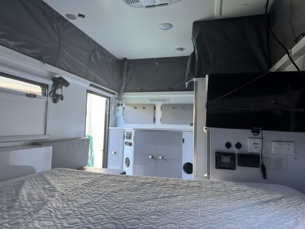 2023 Jawa Solera12 Hybrid Pop Top image