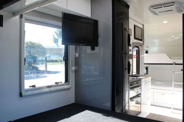 2025 Oz Star Caravans 15 FT Family Oz Star Kangaroo Series Caravan image