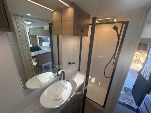 2025 Jayco Discovery Caravan 19.61-2.DY-MY25 image