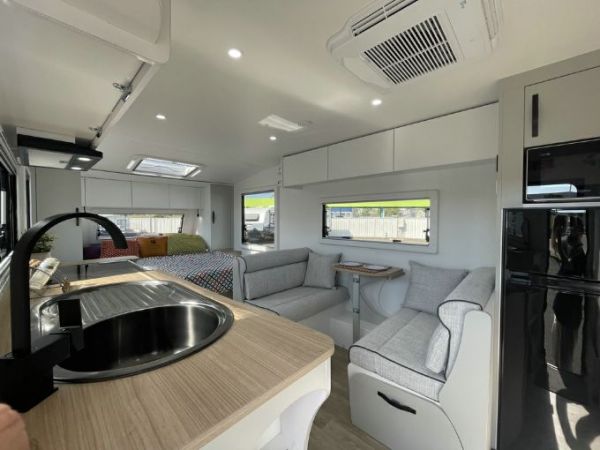 2025 Avan Aspire Caravan 587-1 image