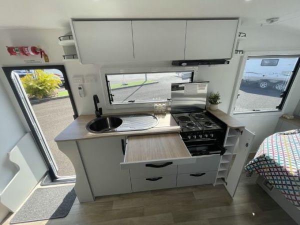 2025 Avan Aspire Caravan 587-1 image