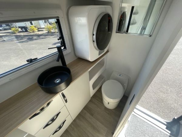 2025 Avan Aspire Caravan 587-1 image