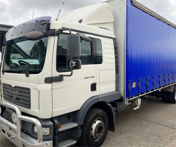 2008 MAN Curtain Sider Truck Truck image