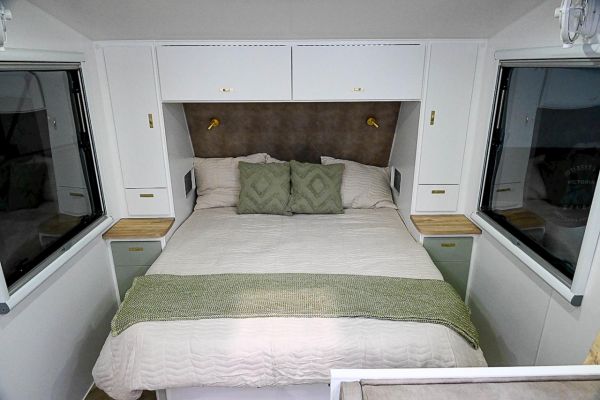 2025 Design RV Crx V7.7 Caravan image