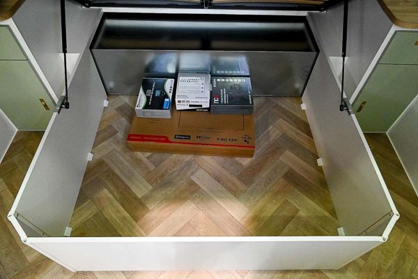 2025 Design RV Crx V7.7 Caravan image