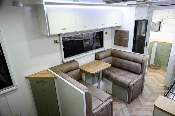 2025 Design RV Crx V7.7 Caravan image