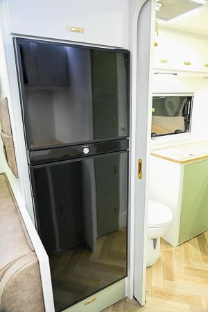 2025 Design RV Crx V7.7 Caravan image