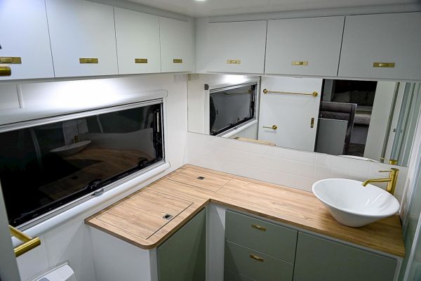 2025 Design RV Crx V7.7 Caravan image