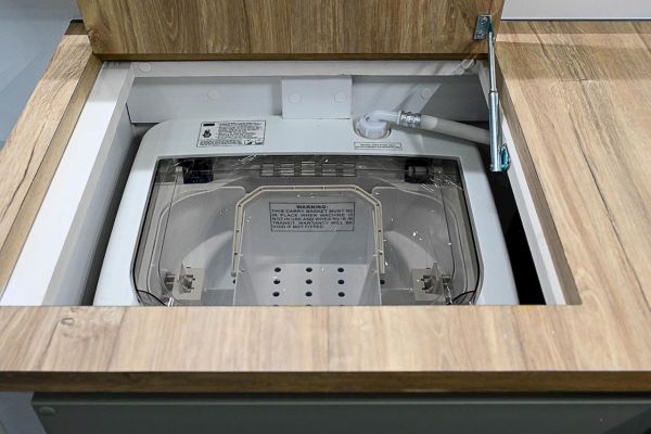 2025 Design RV Crx V7.7 Caravan image