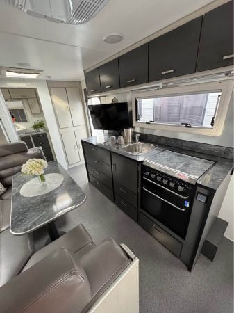 2014 LEADER GOLD Semi Off Road Caravan image