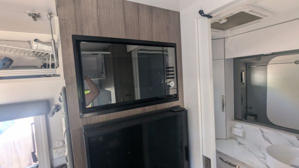 2023 Millard TOURA Full Caravan image