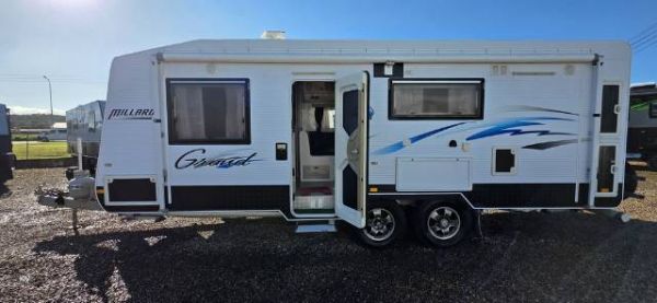 2014 Millard Grand 21' Caravan SUPER CLEAN image