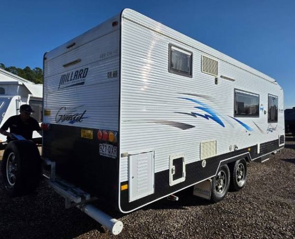 2014 Millard Grand 21' Caravan SUPER CLEAN image