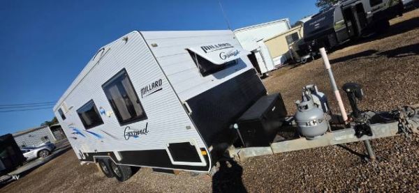 2014 Millard Grand 21' Caravan SUPER CLEAN image