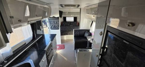 2014 Millard Grand 21' Caravan SUPER CLEAN image