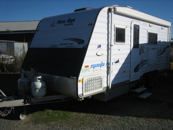2015 New Age Manta Ray Caravan image