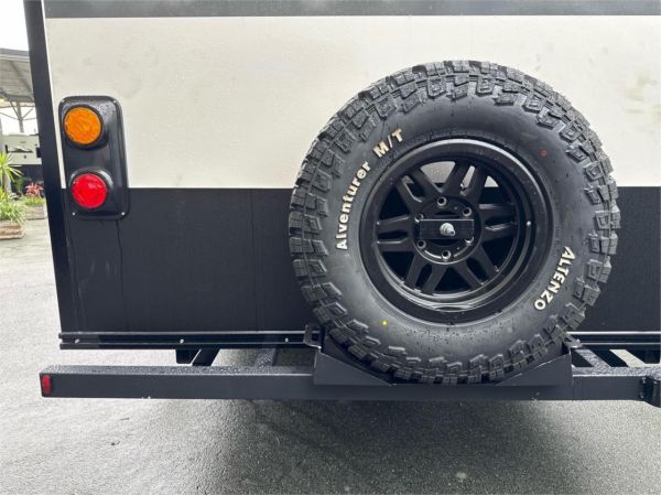 2025 On The Move Caravans Storm 5.5 Caravan image