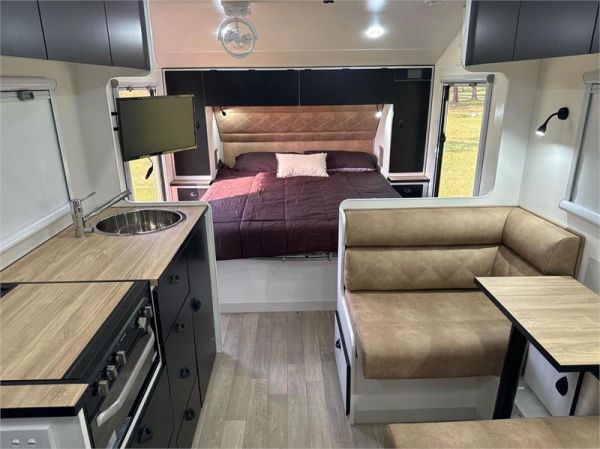 2025 Van Cruiser Caravans X Machine Grande Caravan image