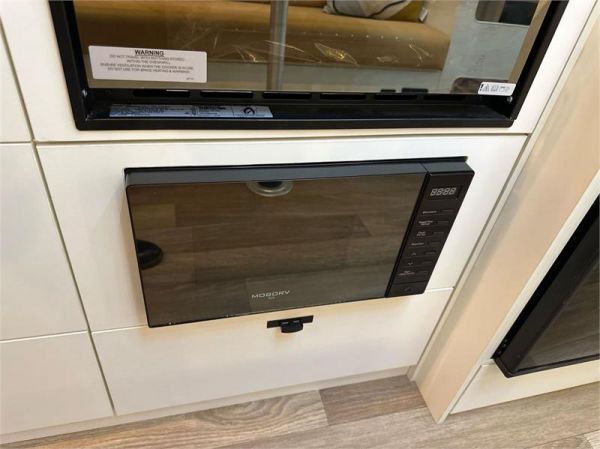 2025 On The Move Caravans Infinity 6.3F Caravan image