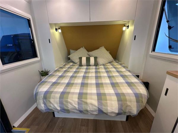 2025 On The Move Caravans Infinity 6.3F Caravan image